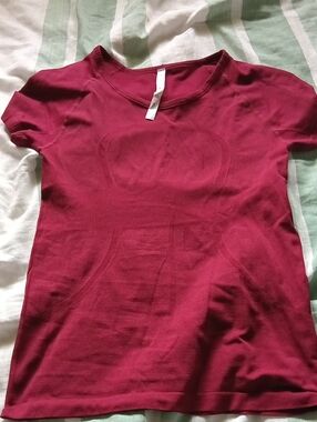 lululemon ONLY WORN FEW TIMES Short Sleeve Sculpting Tee - Wine Red